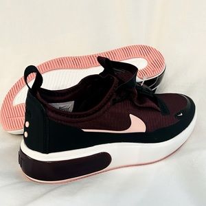 NEW Nike Women’s Airmax Size 8.5.   BQ9665-604